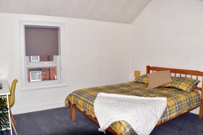 Large Room in a Fully Refurbished House Share Main Photo