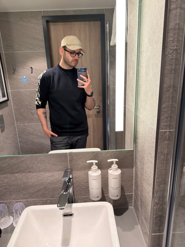 Chilled professional 👌🏼  Heyy! Lookin... Main Photo