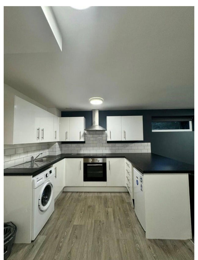 One Double Room with Ensuite in a 3 bed house. Main Photo