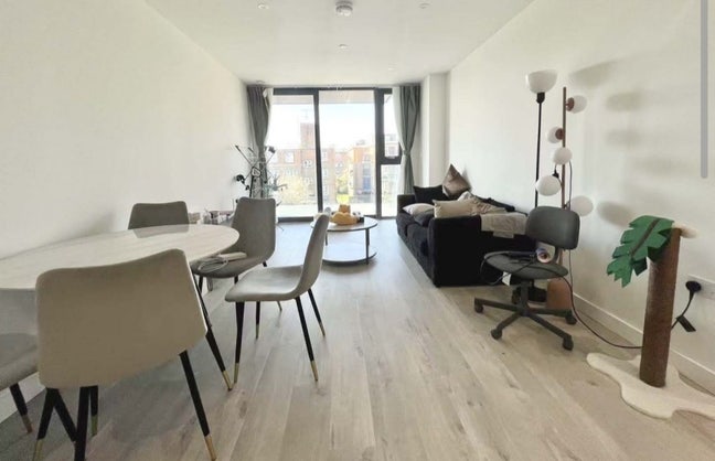 2b2b walk 3 min to Manor House Station Main Photo