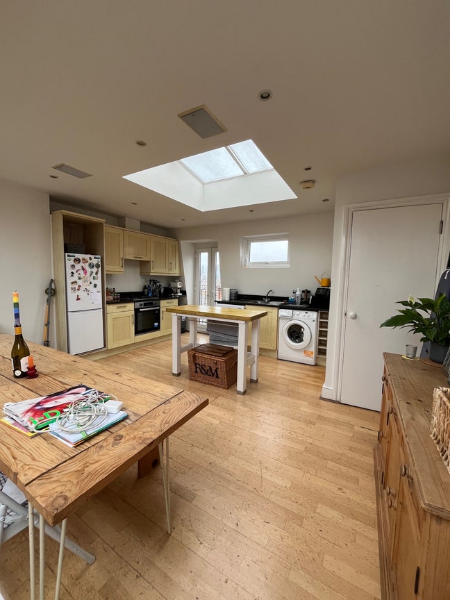 Sunny spacious young professional flat Clapham Main Photo