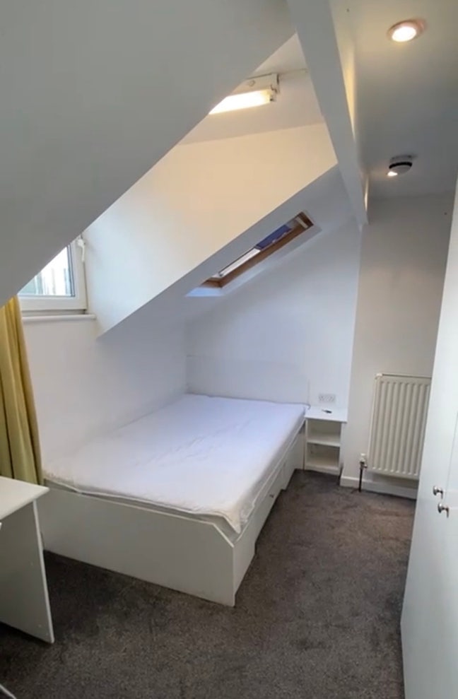 Room in all girls house in Headingley Main Photo