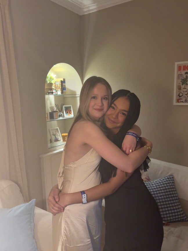 Hello! My current flatmate Anna and I (Yasmin... Main Photo