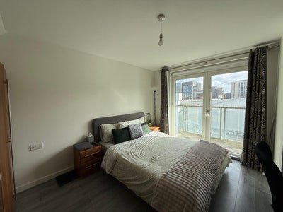 Double room with private bathroom in duplex flat Main Photo