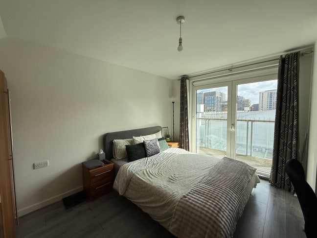 Double room with private bathroom in duplex flat Main Photo