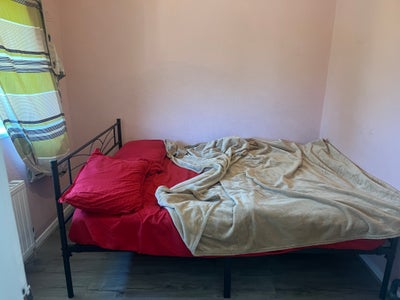 Room To Rent  Main Photo