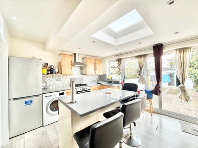 HA3 - Spacious Double Bedroom - For Single Person Main Photo