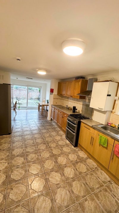 Affordable Room in Great Location Main Photo