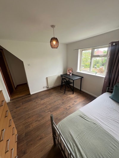 Single en suite room in Dollis Hill Main Photo