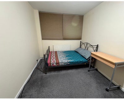 40 year old Male seeks a single or double room Main Photo