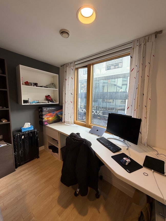 Central Zone 1 Studio - Easter Sublet (EC1N) Main Photo