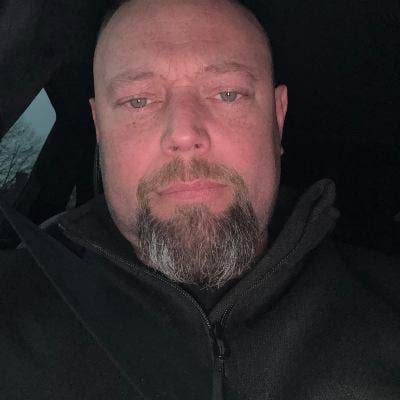 Seeking room for rent Main Photo