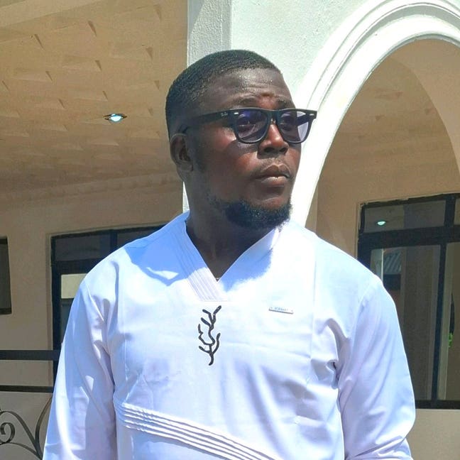 Searching for a room or buddy to share flats with. Main Photo