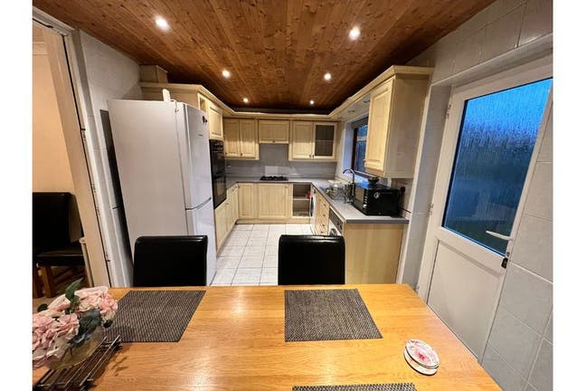 Large Double Room in Alperton – Excellent Location Main Photo