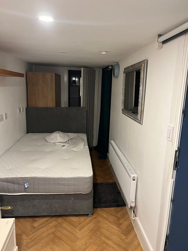 One room available in Hatfield for single couple  Main Photo