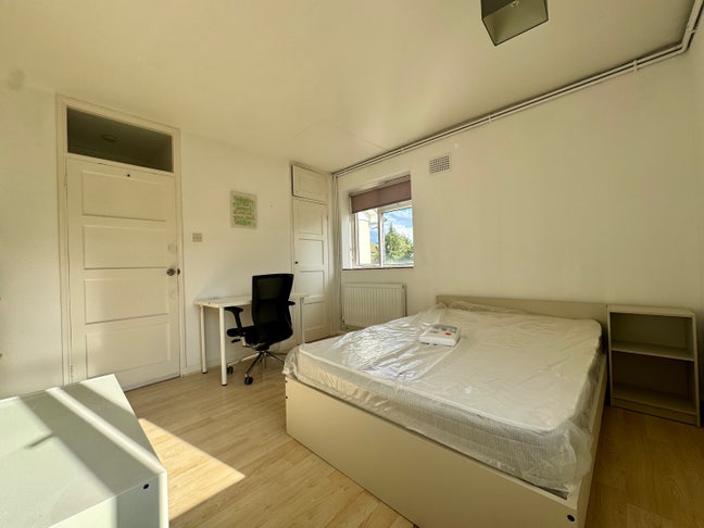 Four Welcoming Double Rooms in Kingston Main Photo