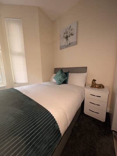 Double Room in a Shared House1, Middleborough Road Main Photo