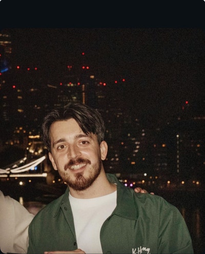 I am a professional male aged 30. I am lookin... Main Photo