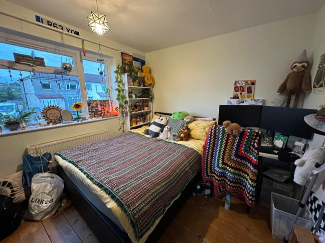 King size room available in friendly house  Main Photo