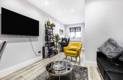 Stylish 1 bedroom flat - All bills included  Main Photo