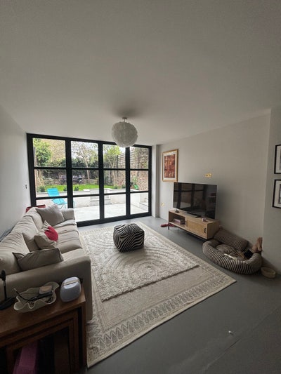 Room available in 2 bed flat  Main Photo