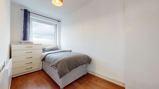 Spacious 4-Bed Split-Level Flat in Prime Mile End  Main Photo