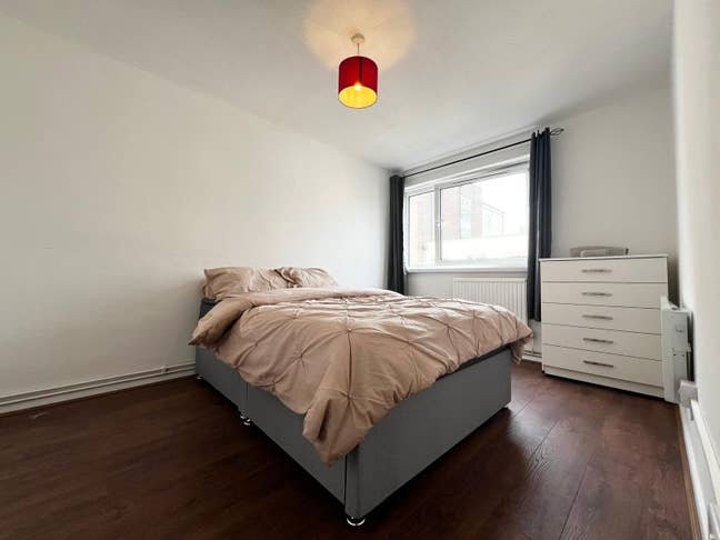 Spacious 4-Bed Split-Level Flat in Prime Mile End  Main Photo
