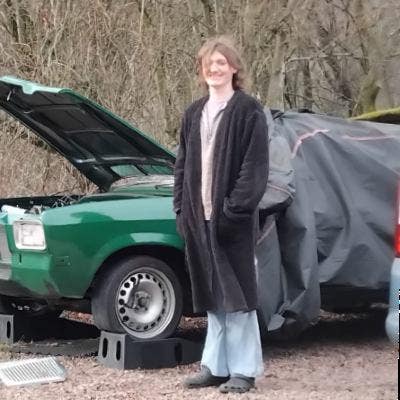 Hello, I am a male professional looking for ... Main Photo