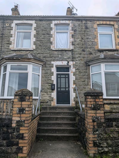 Room in 3 Bed House. All Bills Included.  Main Photo