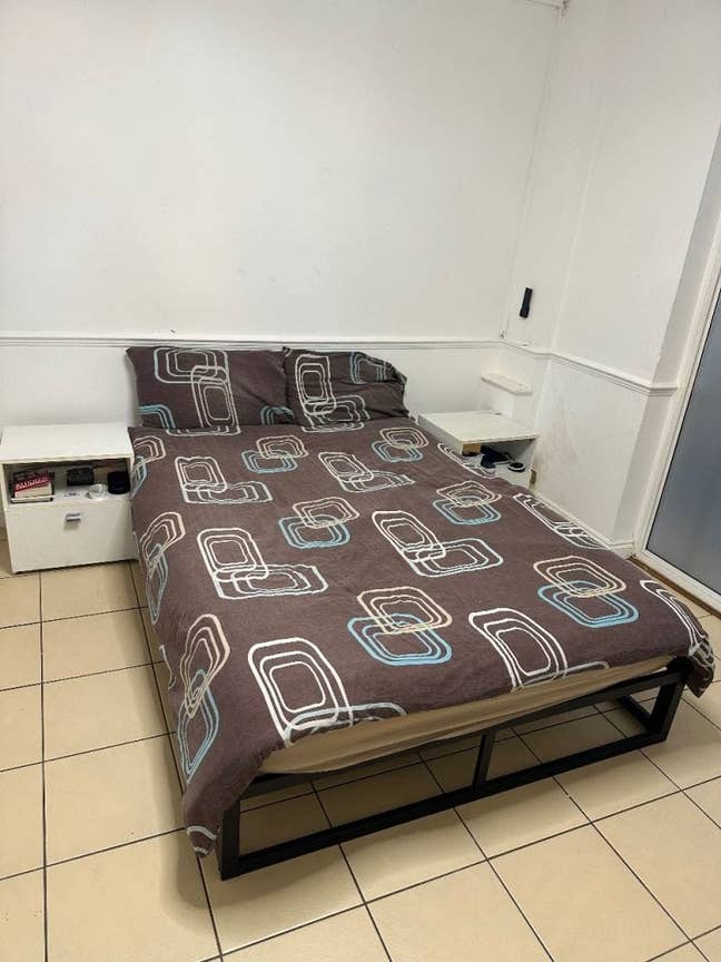 En-suite Room to let - Essex E4 Main Photo