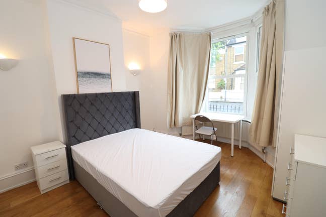 Stunning Room Steps from High Street Kensington Main Photo