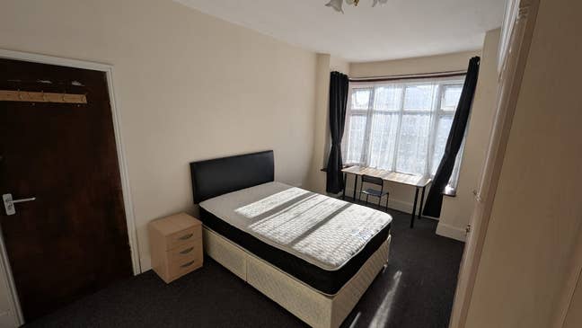 Double Room 2 Mins from Station Main Photo