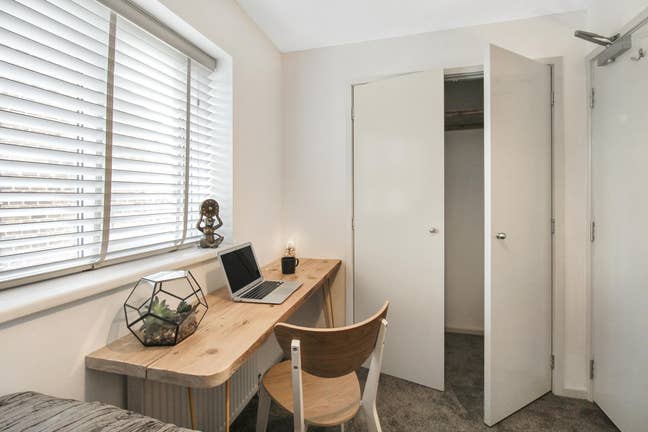 A Lovely double room - Scott Road - Crawley Main Photo