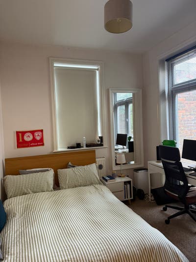 ✨ Bright Double En-Suite Room with Patio Access –  Main Photo