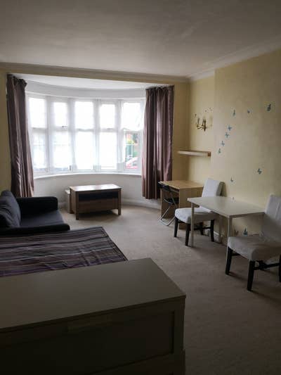 Good Size Bright Double Room in Hendon Central! Main Photo