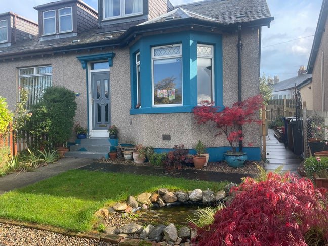 Double room in lovely village on train line Main Photo