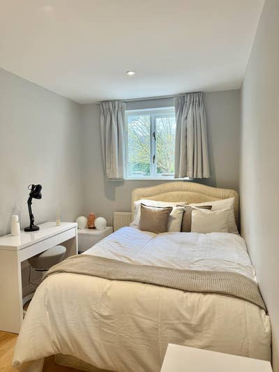 Spacious double bedroom w/Private Bathroom  Main Photo