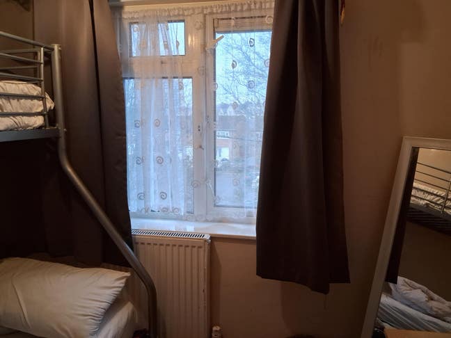 Single bedroom Main Photo