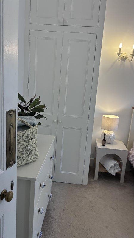 Beautiful riverside flat in Barnes  Main Photo