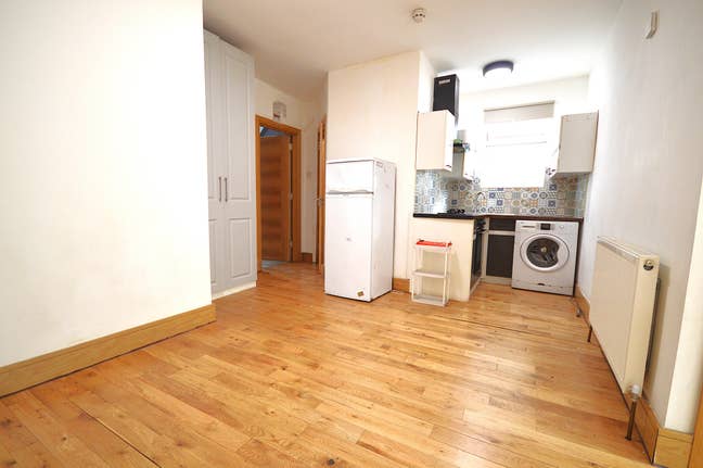 One Bedroom Garden Flat - Bills Incuded!  Main Photo