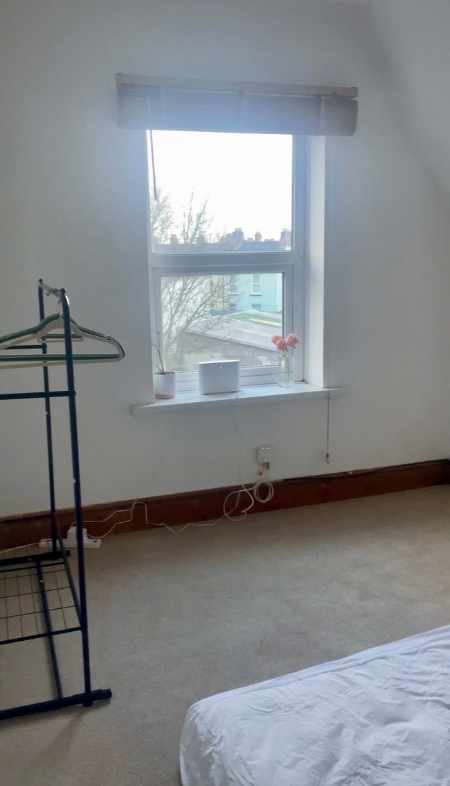 Double bedroom available in top floor flat Main Photo