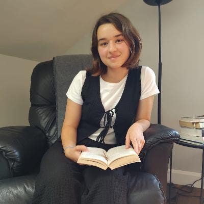 I am a female student aged 22. I am looking f... Main Photo