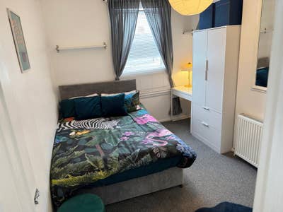 Double Bedroom with Ensuite in South London Main Photo