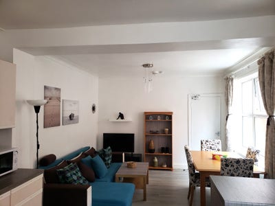 Bright & Spacious Double Room Main Photo