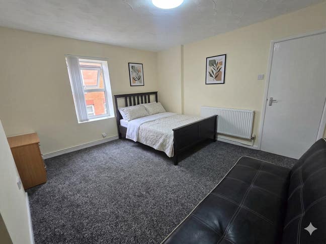 Massive Room In Shared Flat Nxt to Sefton Park Main Photo
