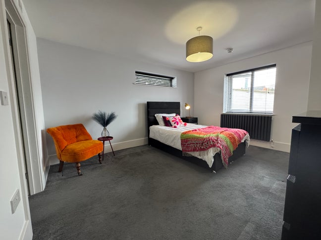 Large Double Ensuite Room Near L&D Hosp Main Photo