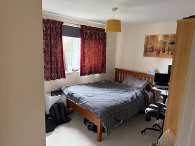 Double Room in 3-Bed Flat (Available 1 May) Main Photo