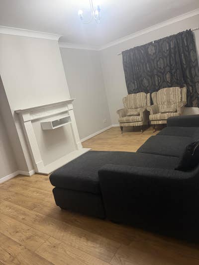 Bright Double Room in Friendly Home Main Photo