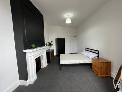 Double Room – 5 Min Walk to Station – Bills Inc Main Photo