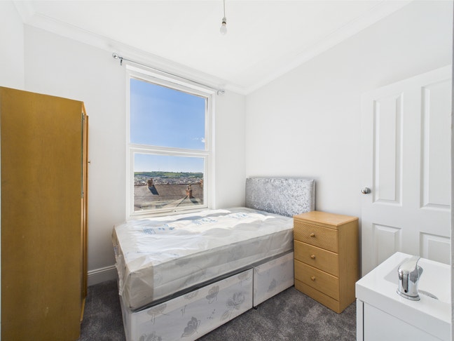 Rooms in a Stylish Professional House Share Main Photo